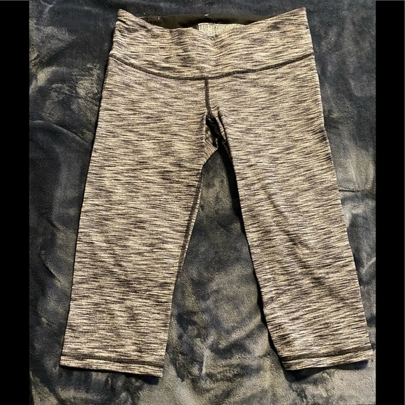 Victoria Sports knockout crop - Picture 1 of 2